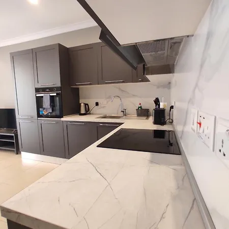 Delux Portomaso San Ġiljan