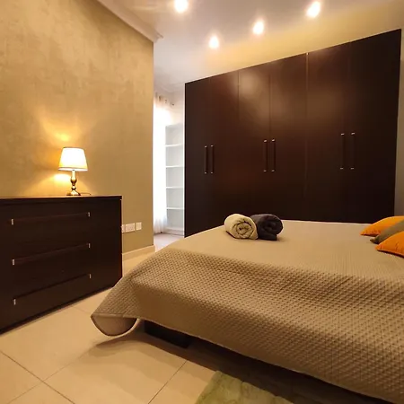 Apartment Delux Portomaso San Ġiljan