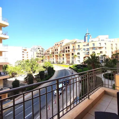Delux Portomaso Apartment